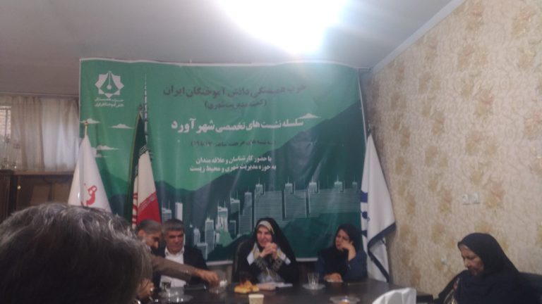 مشاور اقتصادی رئیس جمهور با فعالان اقتصادی دیدار کرد